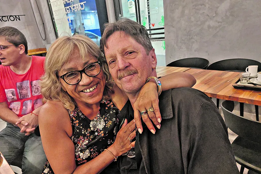 Su primer amor le mandó un mensaje 43 años después y se reencontraron