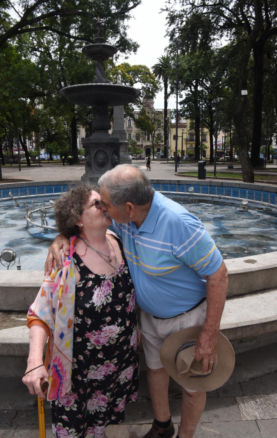 PERDURAR. Irma e Ignacio celebran su amor en la capital tucumana