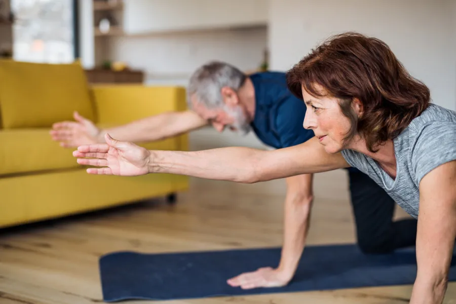 Hacer ejercicios después de los 50 años es clave para la salud física y mental