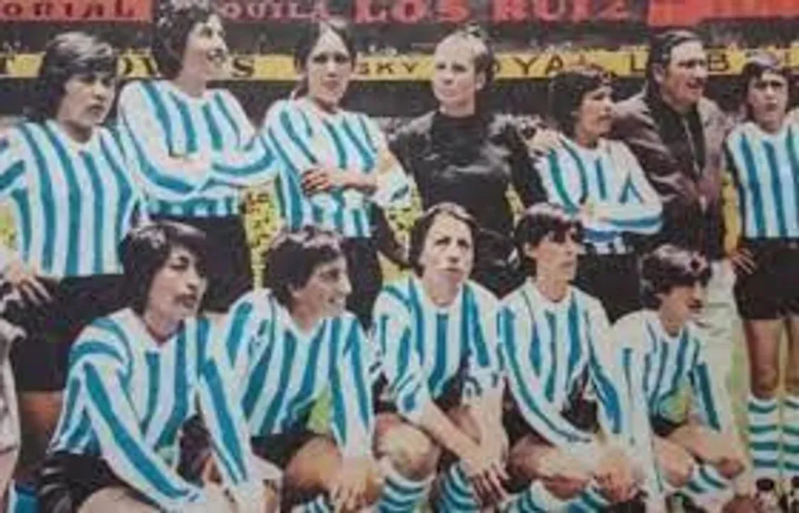 FORMACIÓN COMPLETA. Selección argentina de fútbol femenino 1971. 