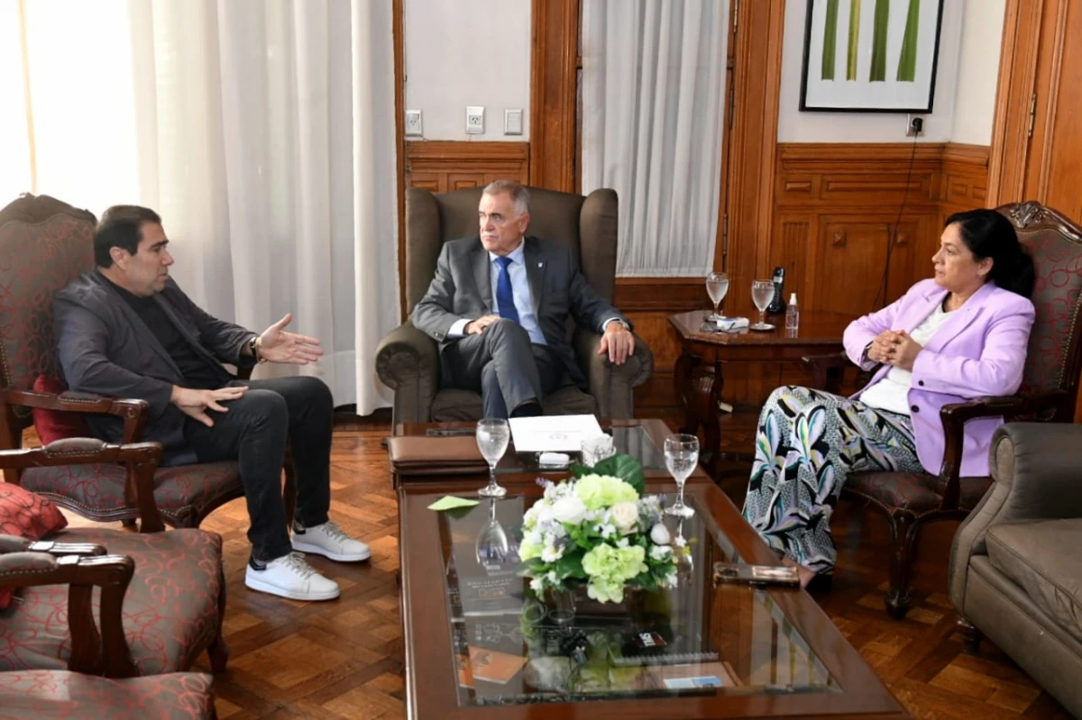 DIÁLOGO. Jaldo, Sergio Mansilla y Elia Fernández unen esfuerzos por el progreso tucumano. FOTO CASA DE GOBIERNO 