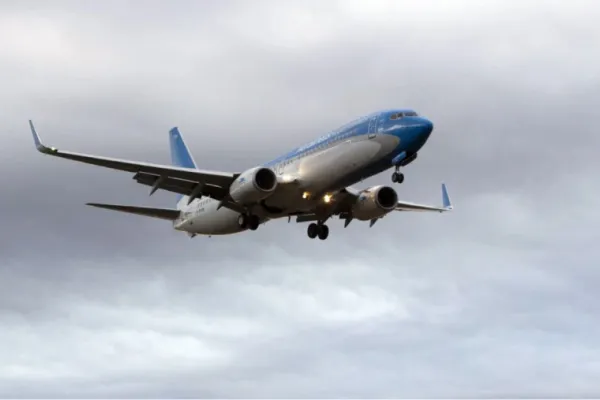 Pánico en un vuelo de Aerolíneas Argentinas: Se sentía olor a quemado y a combustible