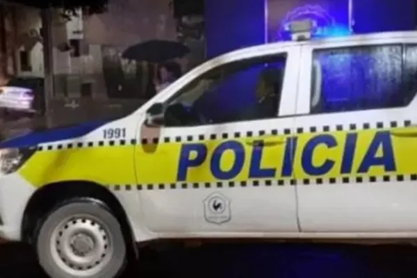 Detuvieron a una mujer que amenazó a un taxista para robarle