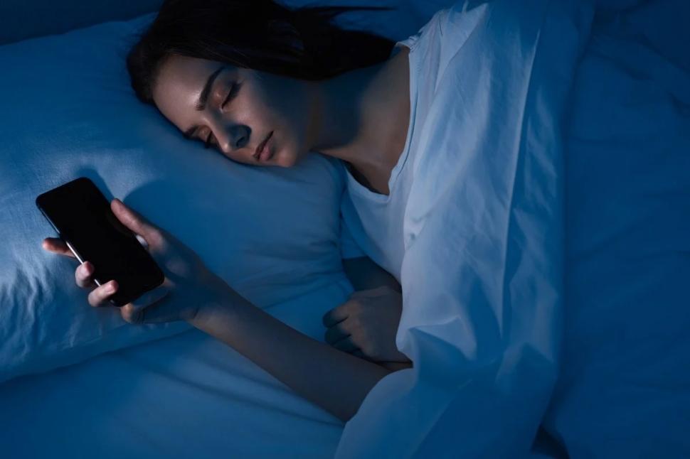 SIN PANTALLAS. Los dispositivos electrónicos alteran el sueño.