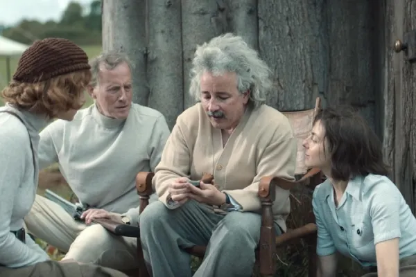 Einstein y la bomba: el docudrama que triunfa en Netflix y que fue pensado para los amantes de Oppenheimer