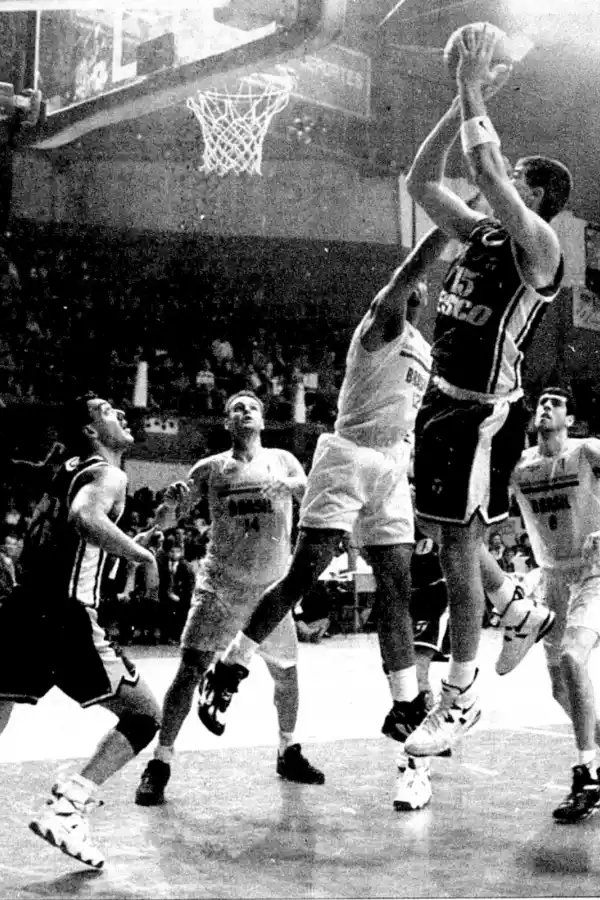 EN EL AIRE. El chaqueño Wolkowisky fue uno de los integrantes de la generación dorada.