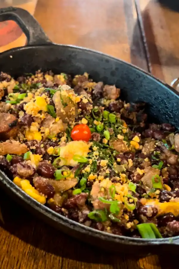 Feijão tropeiro, el plato emblema de Belo Horizonte