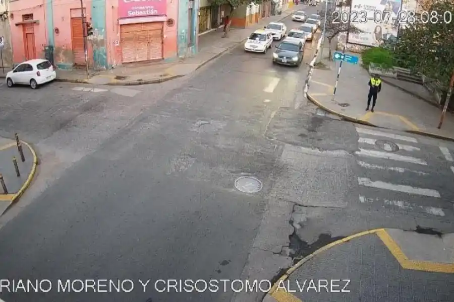 VIDEO. Una cámara de seguridad filmó al imputado en su horario laboral