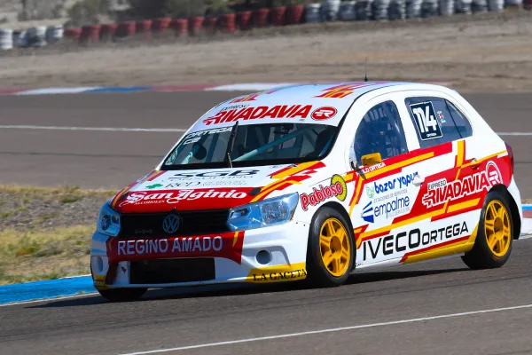 Ortega y Bestani empezaron avanzando y sin salir de la zona de puntos en el Tursimo Nacional