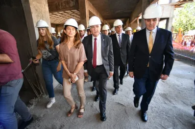 Osvaldo Jaldo supervisó el avance de las obras del nuevo Centro Judicial del Este