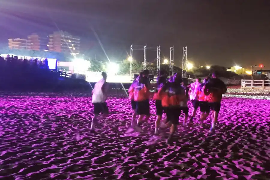 Barrer su basura, un estadio al mejor estilo de un boliche y entrenamientos militares; las curiosidades de Deportivo Riestra