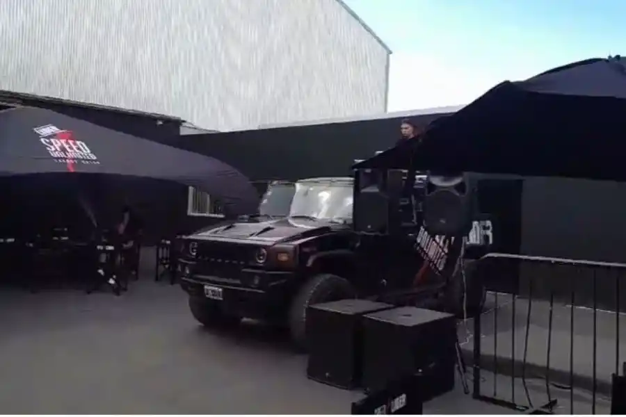 Barrer su basura, un estadio al mejor estilo de un boliche y entrenamientos militares; las curiosidades de Deportivo Riestra