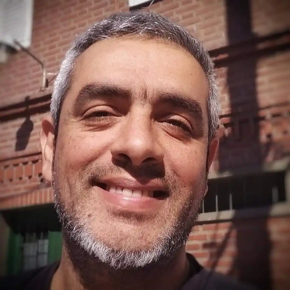 REINVENTARSE. José María Figueroa dejó la gastronomía en Tucumán y volvió a los planos para crecer en la arquitectura.