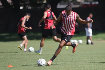San Martín de Tucumán: Flores evalúa el equipo para enfrentar a San Miguel