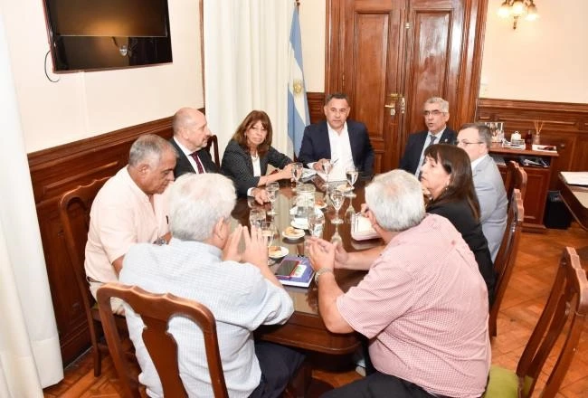 PRIMER PASO. Los dirigentes sindicales fueron recibidos ayer por ministros del Gobierno para tratar de llegar a un acuerdo salarial en Tucumán 