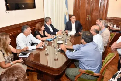 Siguen las negociaciones salariales entre el gobierno y gremios