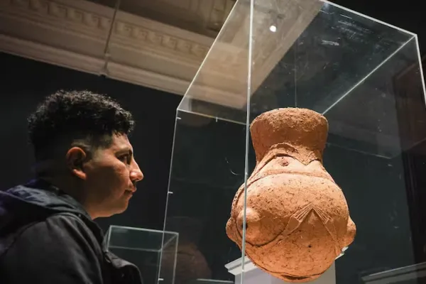 El voto popular definirá si la escultura de un tucumano luce en la plaza más famosa de Londres