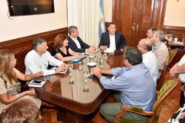 Siguen las negociaciones salariales entre el gobierno y gremios