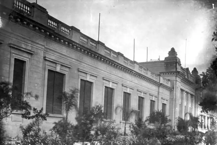 Cartas de lectores: fotografías del Colegio Nacional