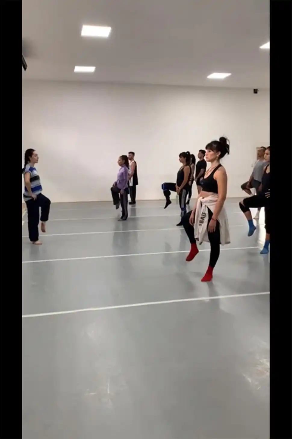 EN ACCIÓN. Las salas de ensayo del Centro Cultural Juan B. Terán convocan a las clases de perfeccionamiento de los integrantes del ballet.