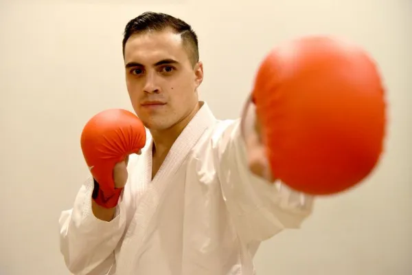Entrena karate desde los 6 años, es ingeniero civil y este año buscará la clasificación al Mundial