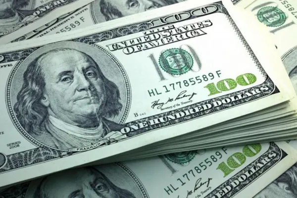 El dólar blue cortó una racha de cinco ruedas consecutivas con alzas y bajó $30