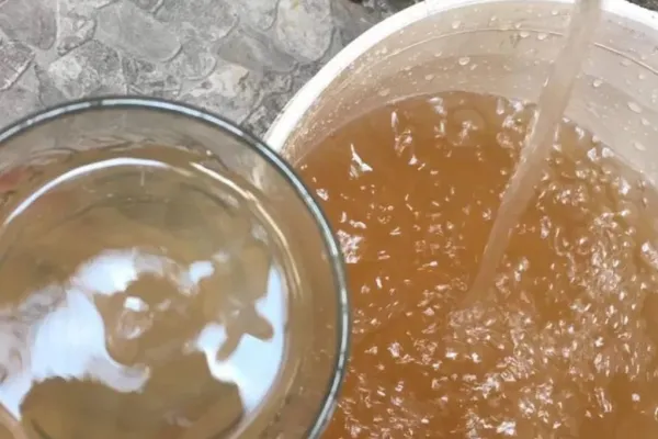 Advierten que el agua de dos barrios de la capital no es apta para el consumo humano