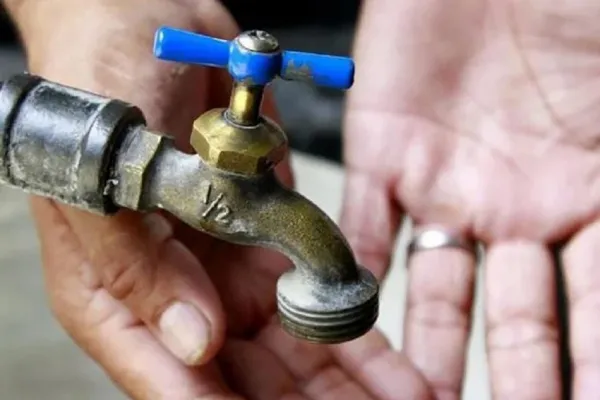 Villa Alem: vecinos denuncian que llevan 230 días con problemas en el suministro de agua