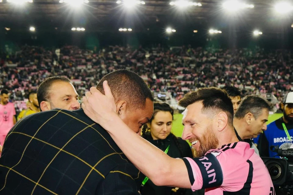 El saludo entre Messi y Will Smith en el partido de Inter Miami
