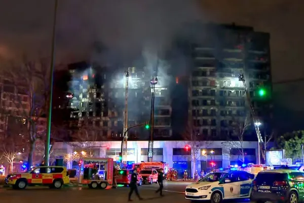 Incendio en Valencia ¿qué se sabe y cómo se propagó el fuego en un edificio?