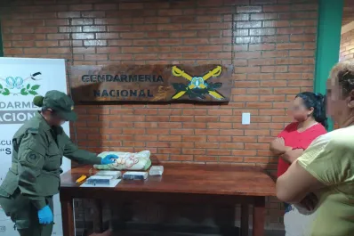 Cubría a su hijo con una manta que ocultaba cocaína