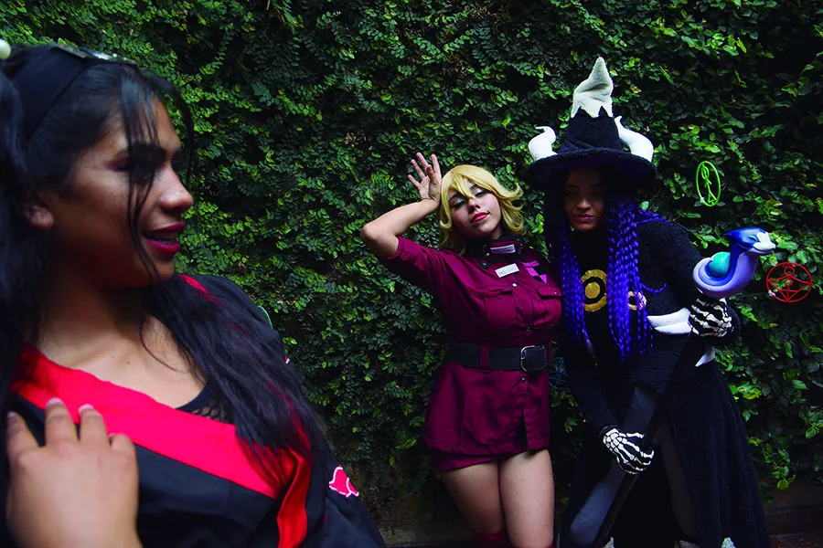 ACTITUD. Los trajes son importantes para los asistentes para las actuaciones son clave para pasar un momento divertido.