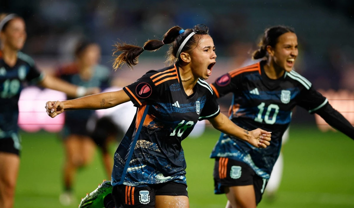 Celeste Dos Santos festeja el 2-0 de Argentina. 