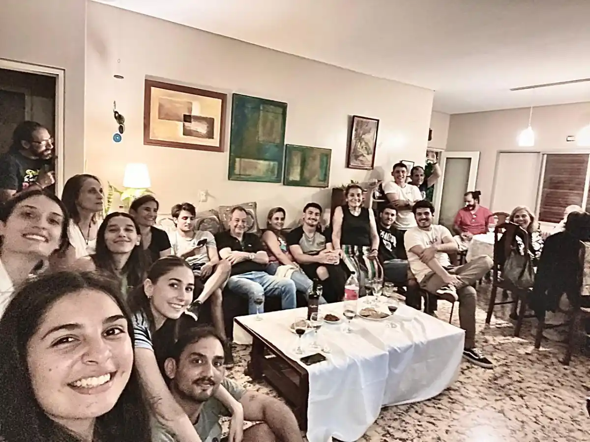 EN TUCUMÁN. Los familiares de Gravano se reunieron para festejar el cumpleaños de su mamá y ver la final que se jugó en tierras canadienses. 