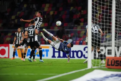 El sugestivo posteo de Atlético Tucumán sobre el golpe de Garrido a Coronel: “Pensó que era…”