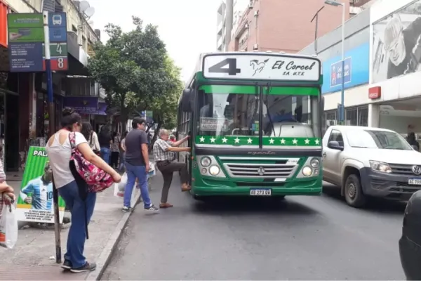 Con el boleto a $690: cuánto gastaría por mes un trabajador que utiliza el colectivo a diario