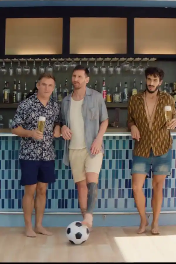 ENTRE AMIGOS. El taficeño (tercero) en plena actuación.