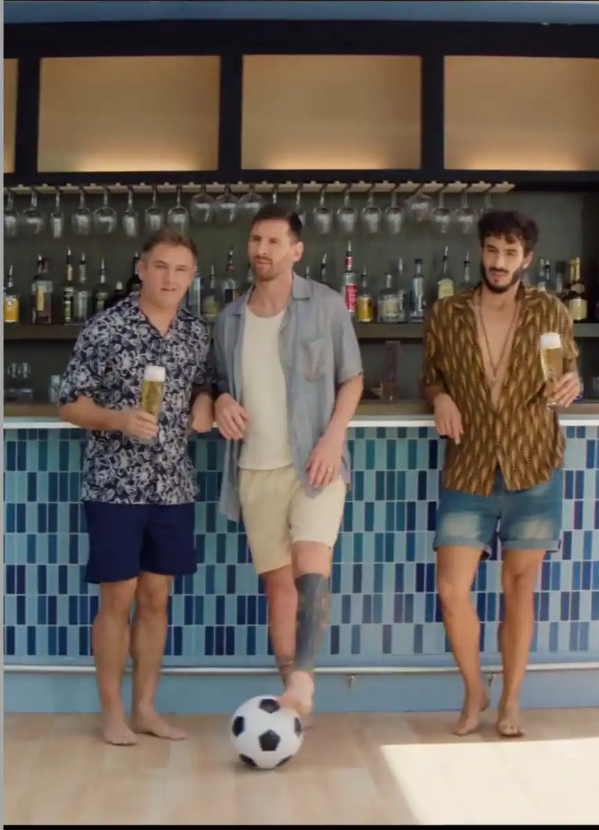 ENTRE AMIGOS. El taficeño (tercero) en plena actuación.