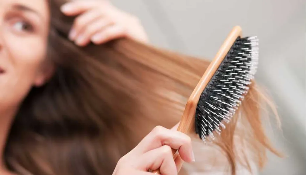 Caída del cabello en mujeres: seis motivos que la provocan y cómo prevenirla