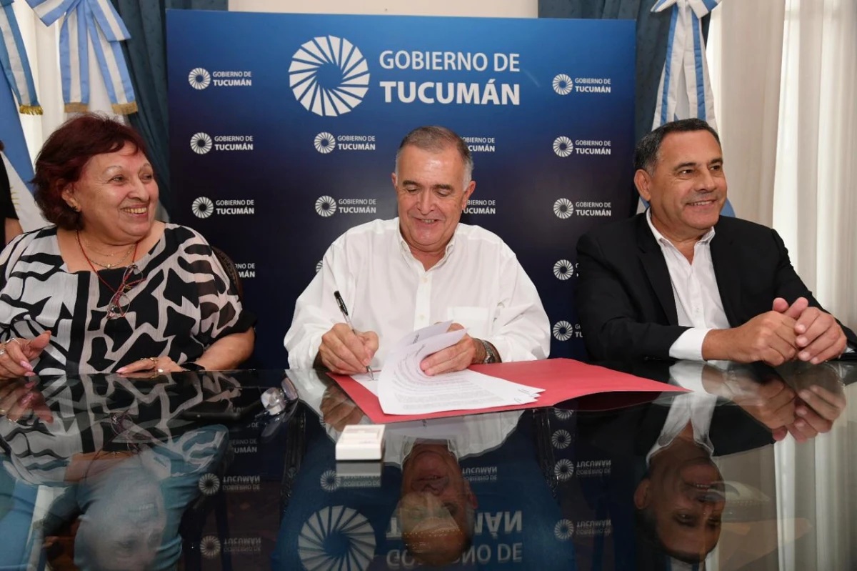 Acuerdo de paritarias: según el Gobierno, ningún empleado público de Tucumán cobrará menos de $402.000