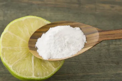 Agua con limón y bicarbonato: ¿Para qué sirve?