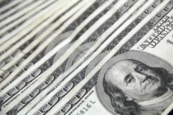 El dólar blue cortó la tendencia bajista: aumentó $20 y finalizó a $1.050