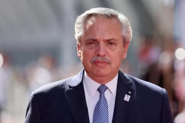 Escándalo de los seguros: la Justicia solicitó los registros migratorios de Alberto Fernández