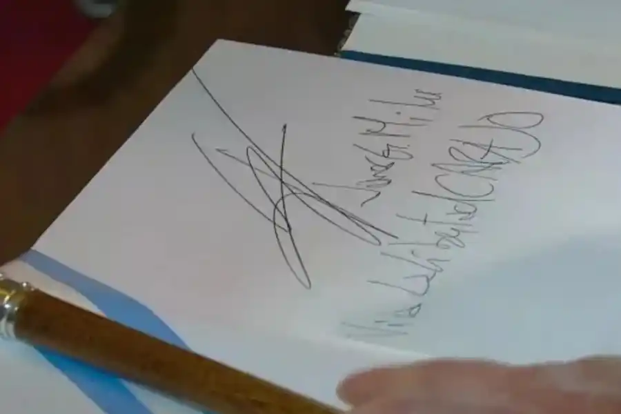 ¿Cuál fue el mensaje que dejó Milei en los libros de honor del Congreso?