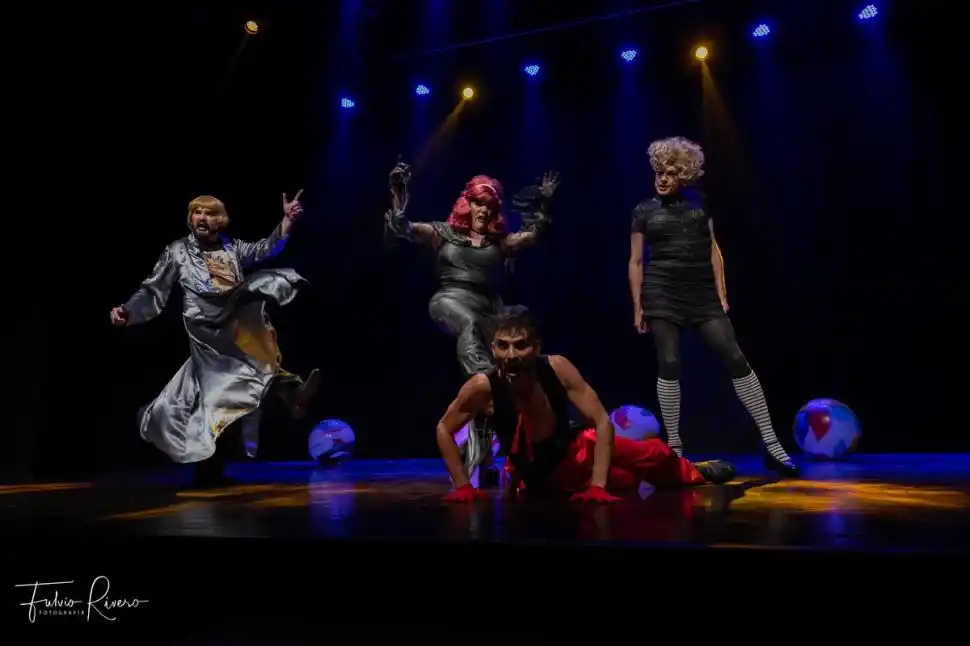 EN ESCENA. Un momento de la obra “Perdón, tengo las bolas llenas”.