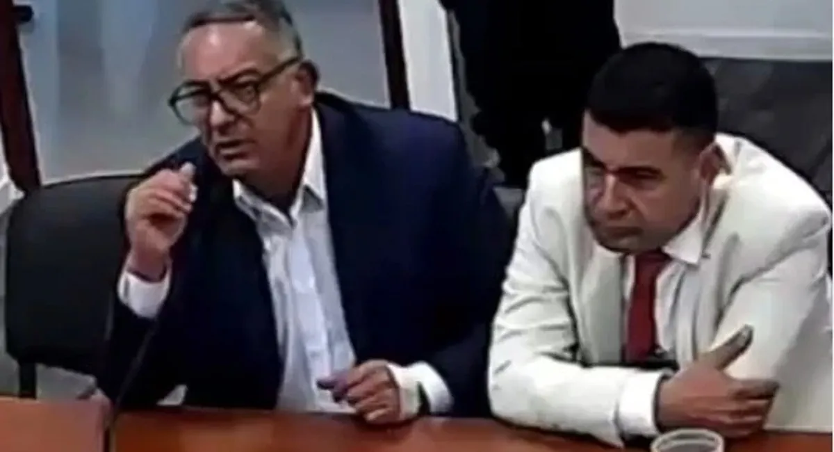 EN PLENO DEBATE. Gustavo Morales y su defensor Alfredo Aydar en un momento de la audiencia.