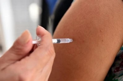 Los jóvenes y los mayores son los que menos confían en las vacunas