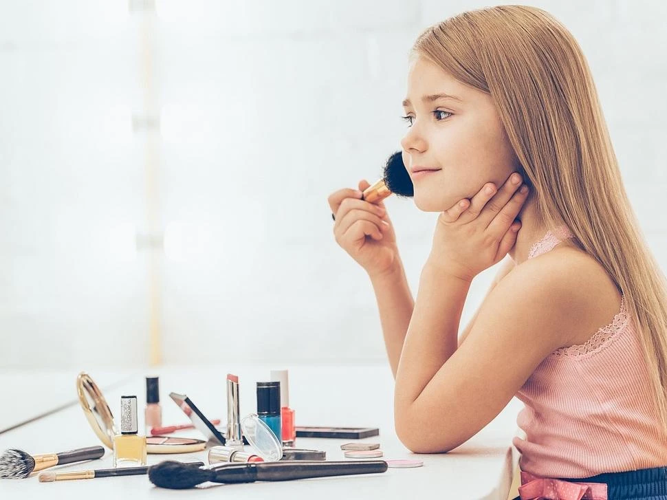El detrás del boom del maquillaje y el skincare en niñas