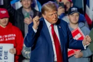 Elecciones en Estados Unidos: Trump ganó las internas en tres estados y toma impulso para el supermartes