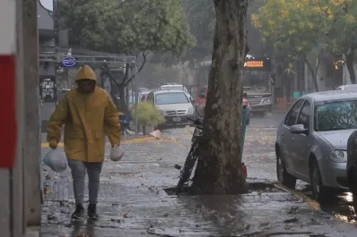 Doble alerta meteorológica por tormentas y granizo en Tucumán y nueve provincias: ¿a qué hora llueve?